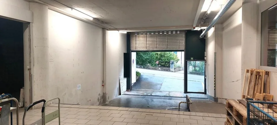 Espace de stockage avec rampe d'accès de 175m2
