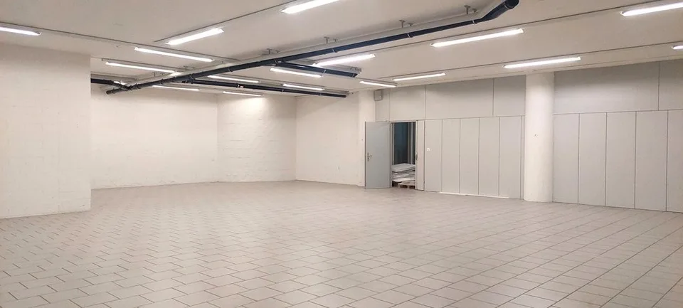Espace de stockage avec rampe d'accès de 175m2