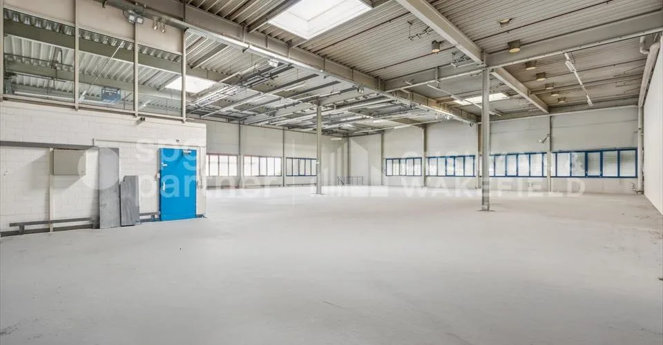 Locaux industriels avec sous-sol et équipements techniques complets - Collège 43 – photo 6 sur 11