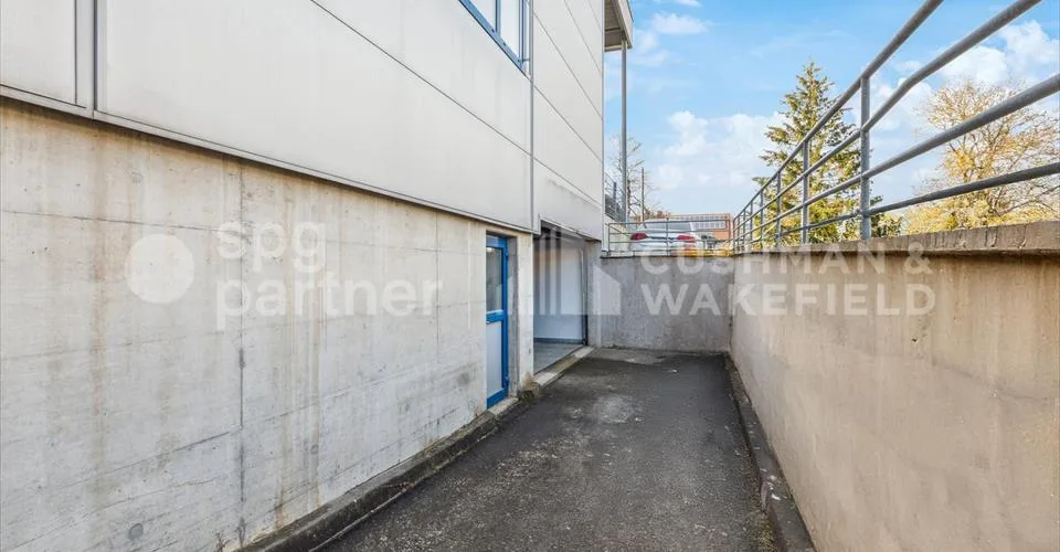Locaux industriels avec sous-sol et équipements techniques complets - Collège 43 – photo 10 sur 11