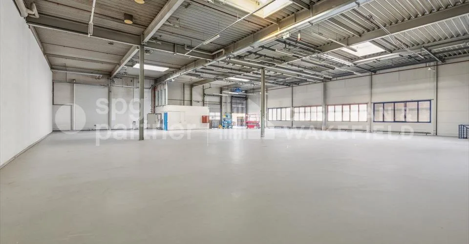Locaux industriels avec sous-sol et équipements techniques complets - Collège 43 – photo 9 sur 11