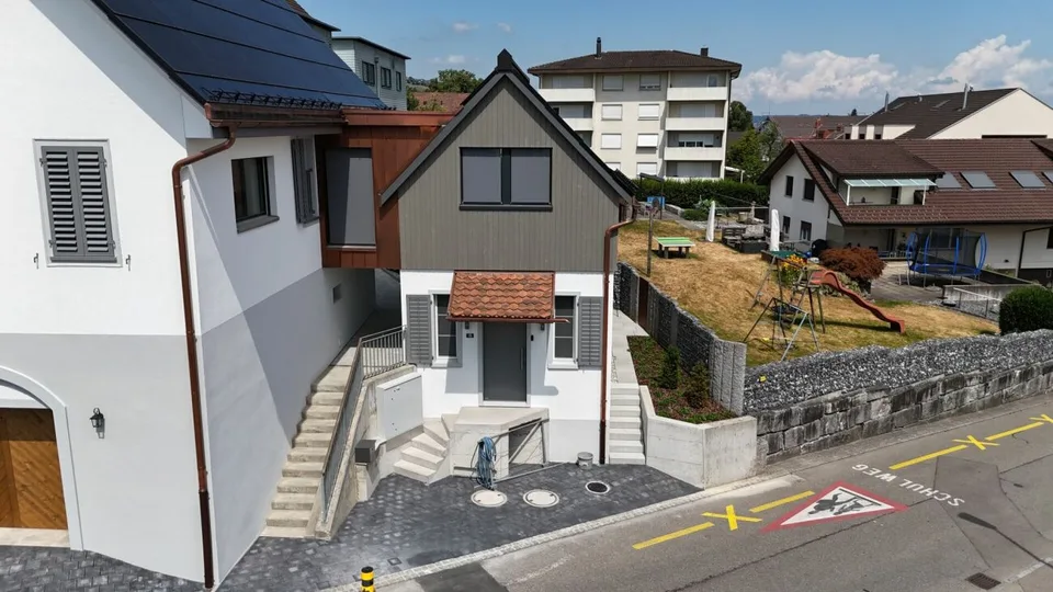 Erstvermietung: Charmantes, frisch renoviertes Tiny House mit privatem Garten in Boswil