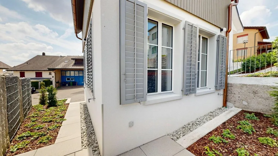 Erstvermietung: Charmantes, frisch renoviertes Tiny House mit privatem Garten in Boswil