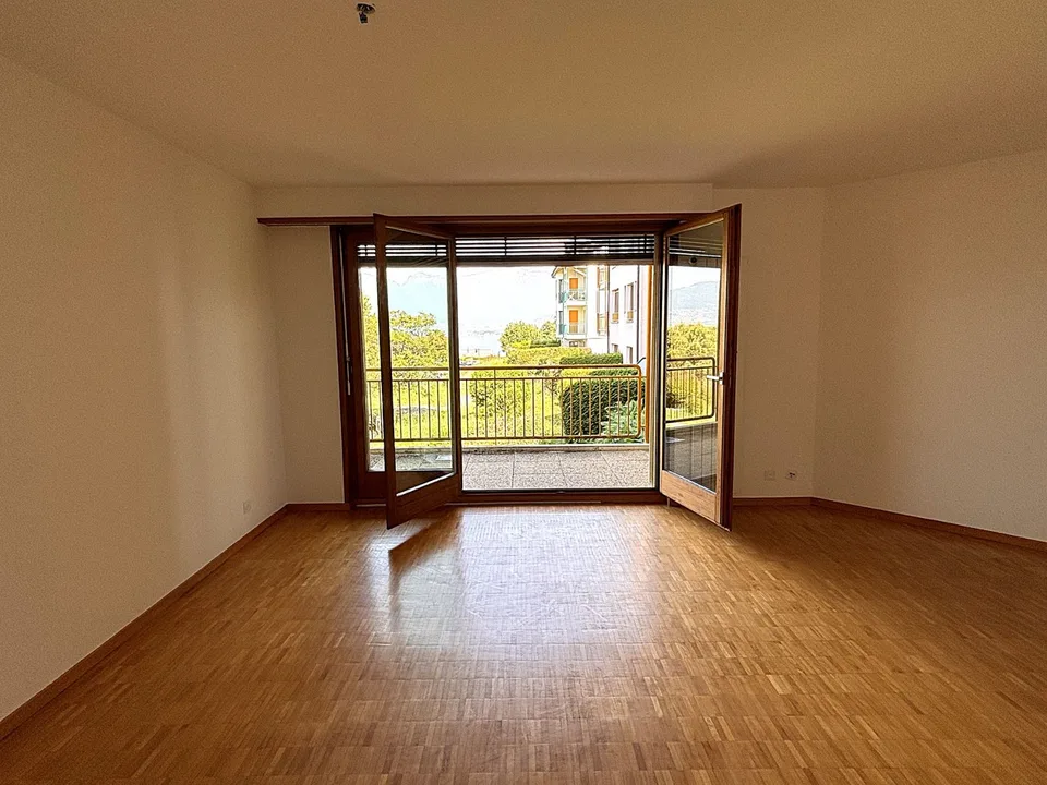 Geräumige 4,5-Zimmer-Wohnung mit Blick auf den Genfersee