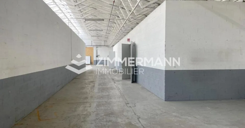 Grande surface industrielle de 1'020 m² avec surface extérieur à Meyrin