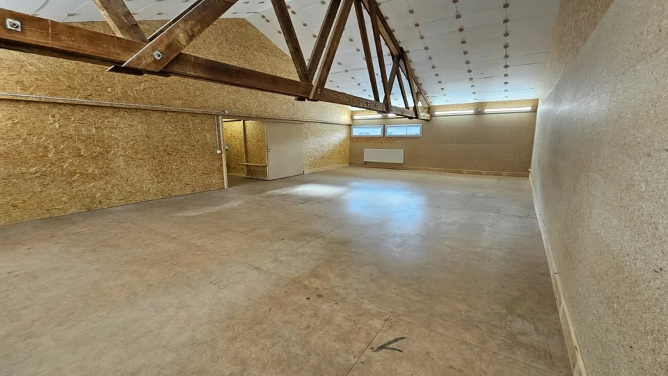 Hobby- / Gewerbe- / Lagerraum mit überhoher Raumhöhe zu vermieten