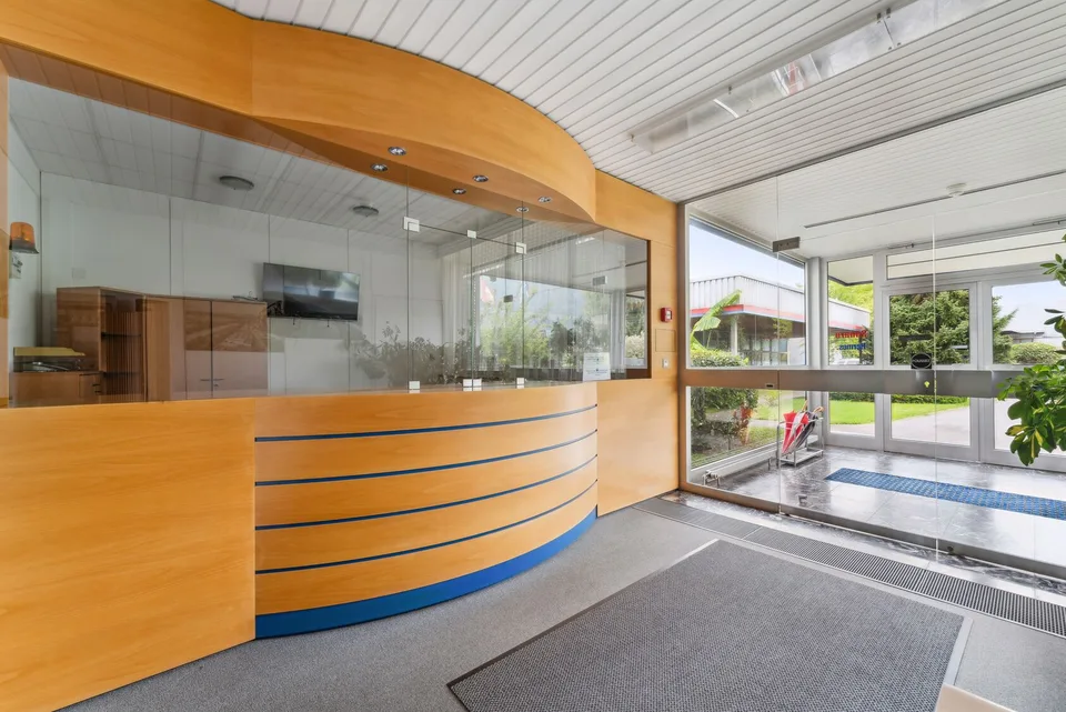 8 400 m2 - Logistique/Laboratoire/Usine - Entrée du Valais