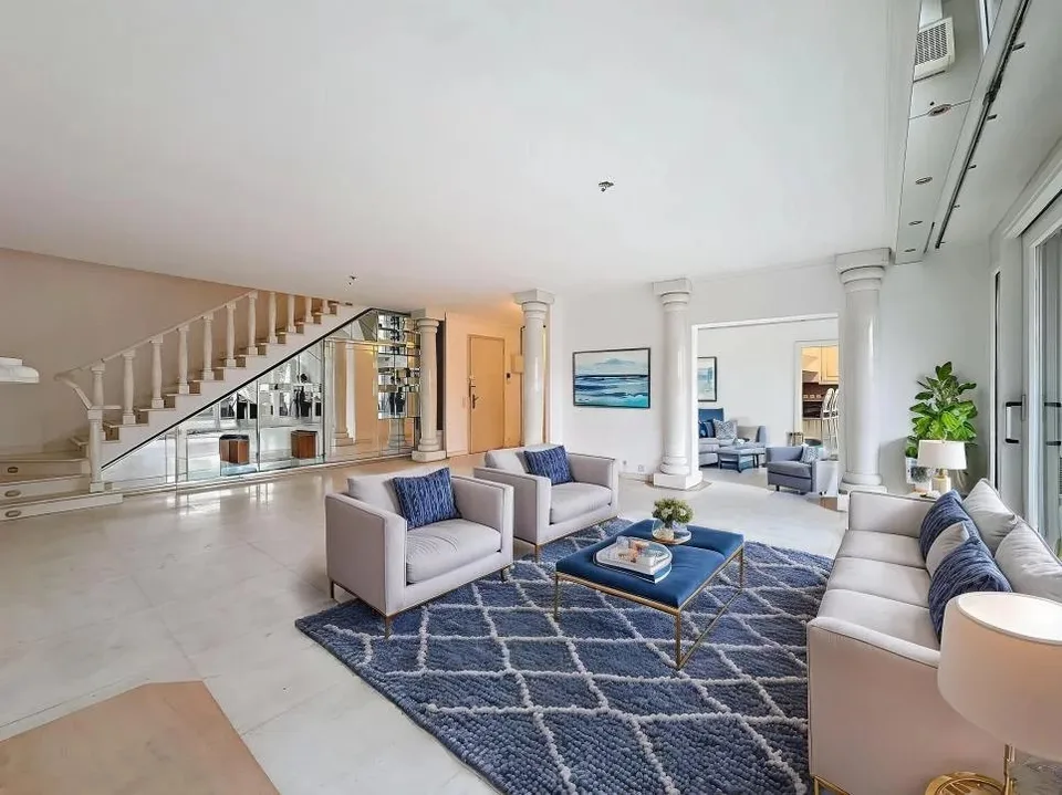 Spacious duplex in quiet tree-lined residence