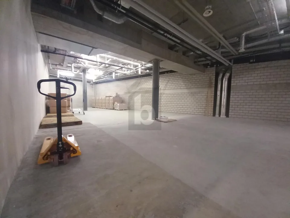 STORAGE SPACE IN A TOP LOCATION