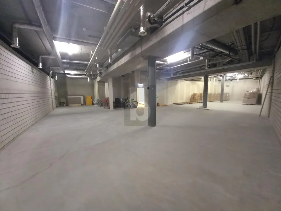 STORAGE SPACE IN A TOP LOCATION