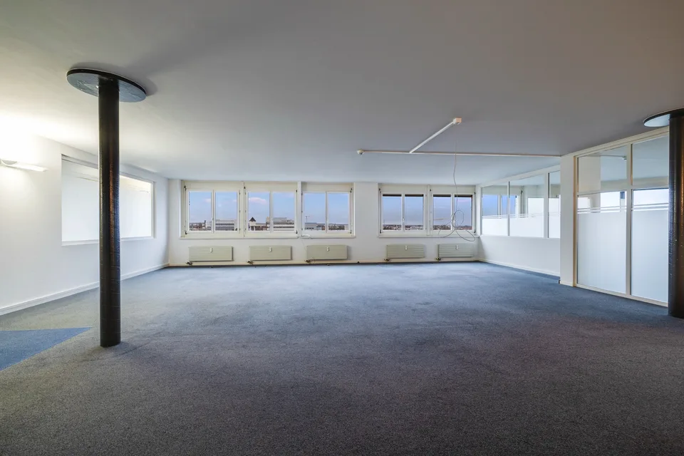 Bureaux prêts à emménager avec vue de rêve - travailler directement sur le Rhin