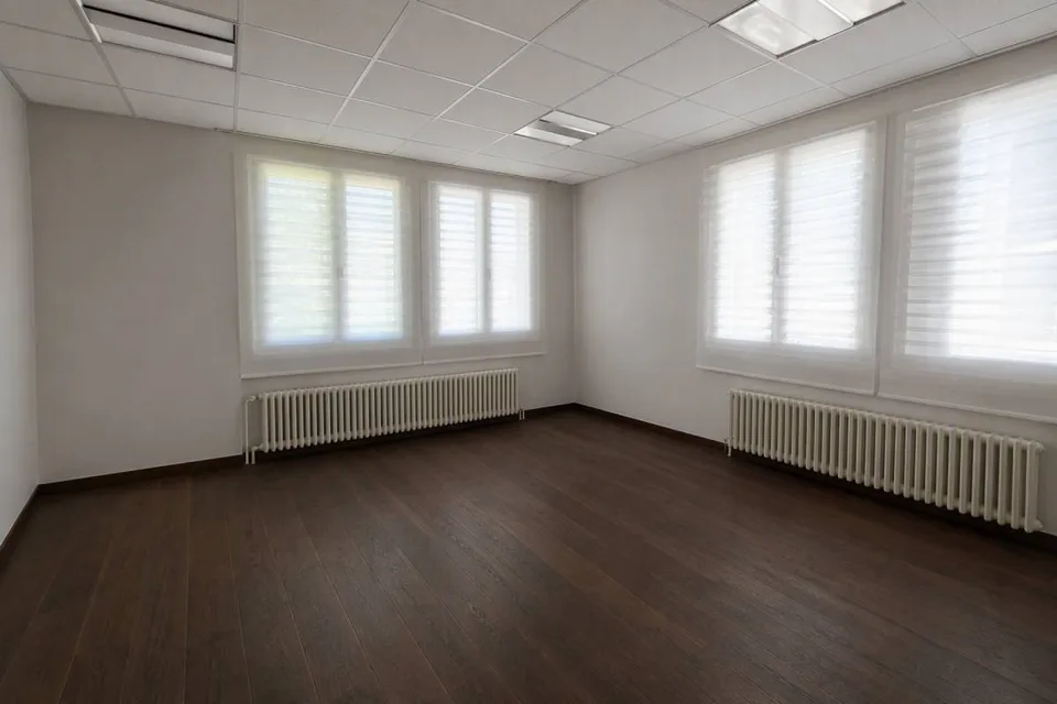 Offices 110m2 on the ground floor, Eaux Vives district