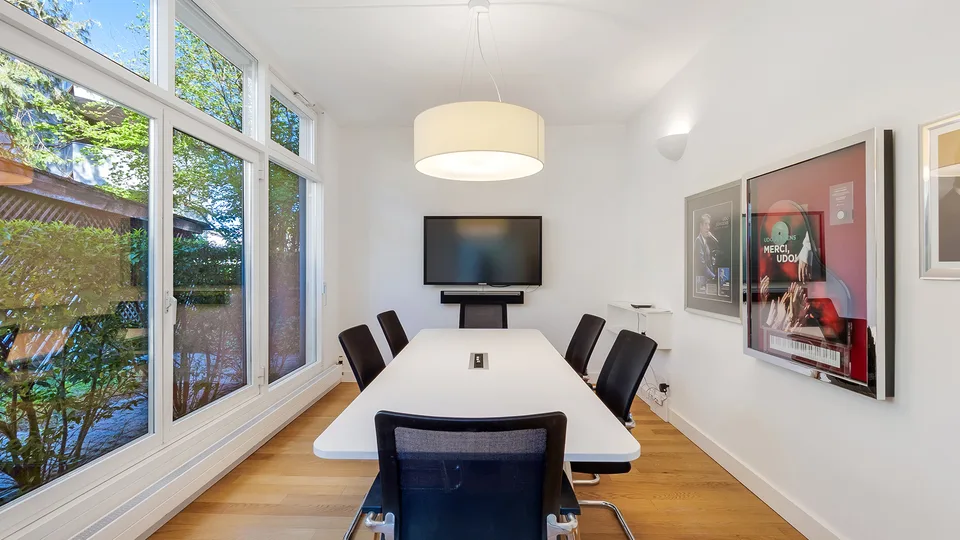 Villa de bureau représentative avec caractère et jardin !
