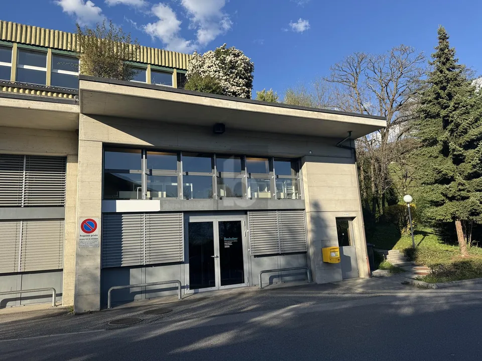MODERNE, LUMINEUX ET IDÉALEMENT SITUÉ