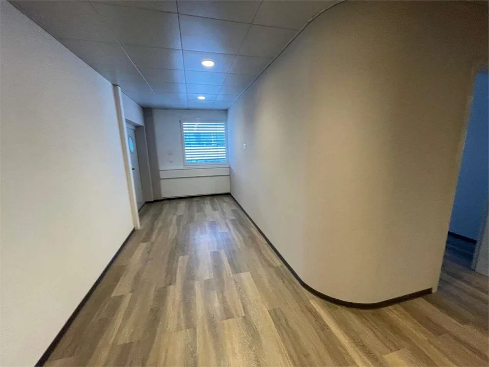 Nous louons un espace commercial rénové à Manno