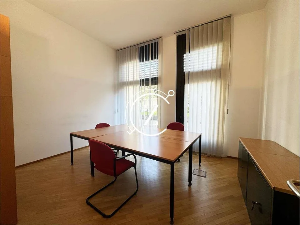 Ufficio con vetrina Lugano arredato utenze incluse