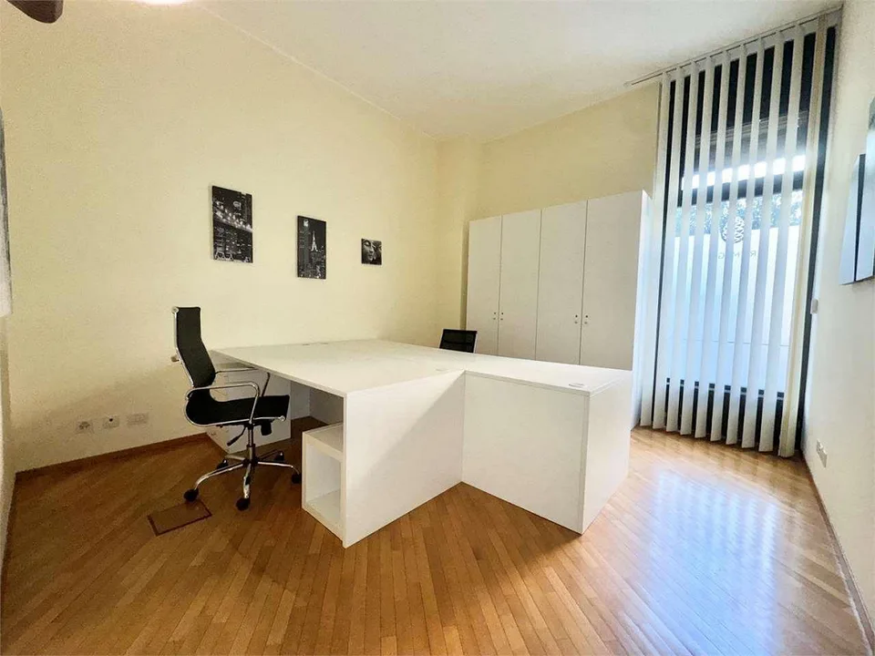Bureau de 5 pièces à Lugano - centre à deux pas de l'Institut Elveti – photo 6 sur 6