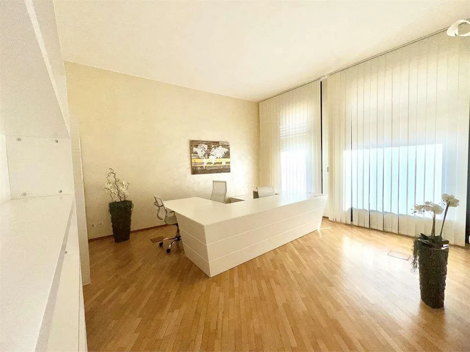 Ufficio di 5 locali a Lugano - centro a due passi dall'Istituto Elveti