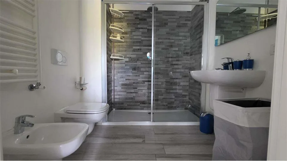 Appartement au centre de Chiasso, cinquième étage, meublé et rénové