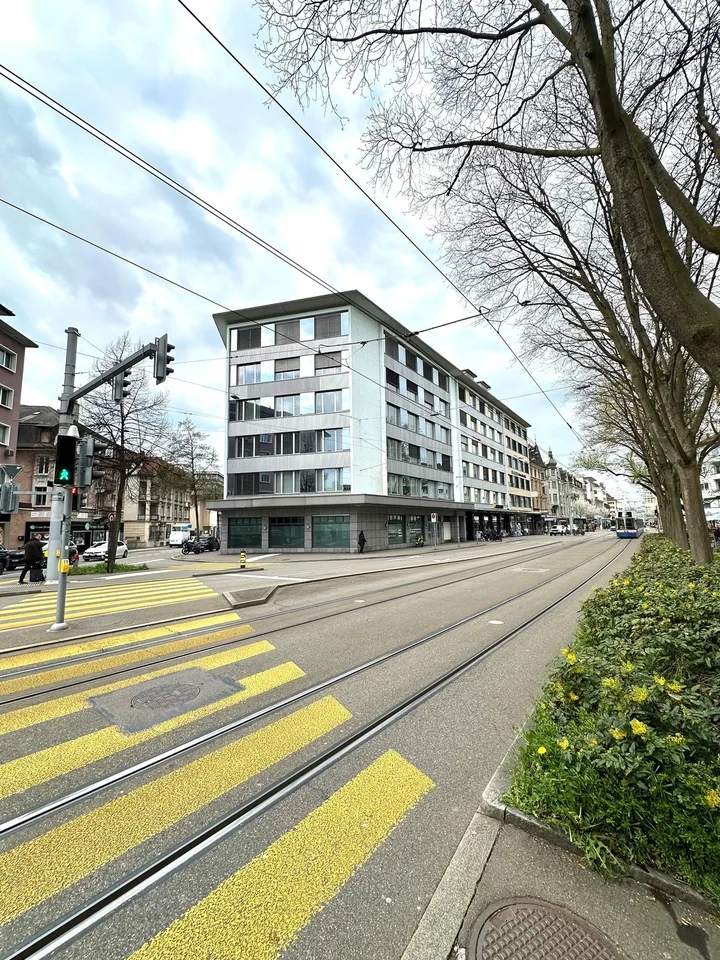 Attraktive, neu sanierte Büroflächen an Toplage in Zürich-Oerlikon