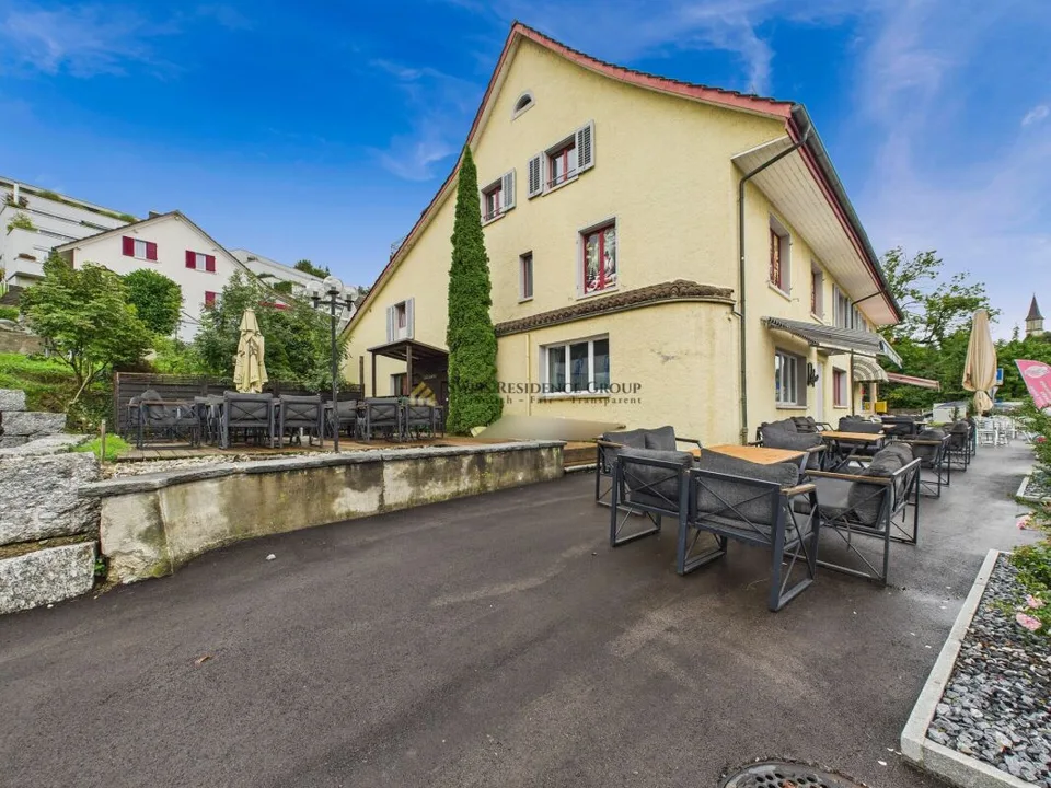 Emplacement gastro attrayant avec grande terrasse et TOP aménagement!