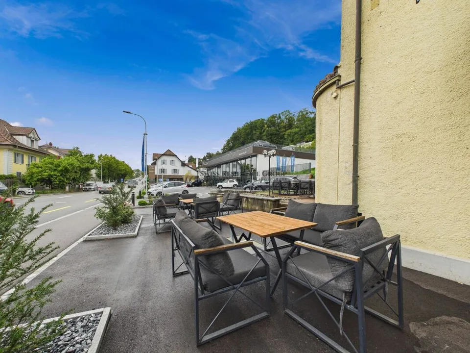 Attraktive Gastro-Location mit grosser Terrasse und TOP Einrichtung!
