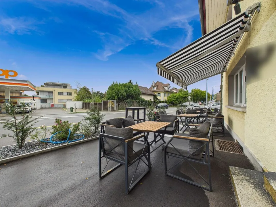 Emplacement gastro attrayant avec grande terrasse et TOP aménagement!