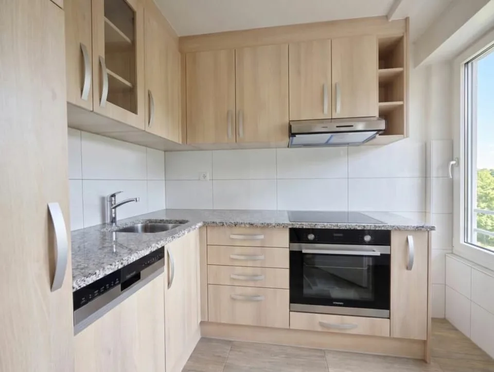 1. Miete gratis! Wunderschöne 2,5-Zimmer-Wohnung, komplett renoviert mit privatem Balkon
