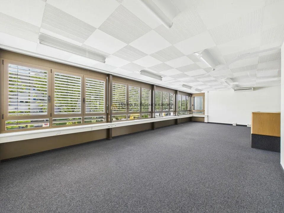 Bureau représentatif au cœur de Bülach