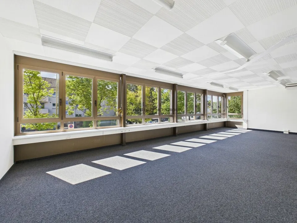 Bureau représentatif au cœur de Bülach
