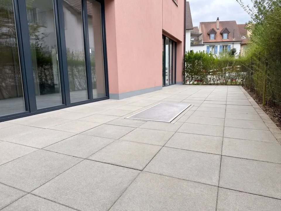Spazio commerciale versatile con visibilità a Frenkendorf in affitto