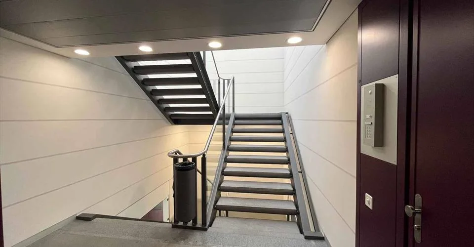 Uffici luminosi di 78 m2 vicino all'aeroporto e a Place des Nations