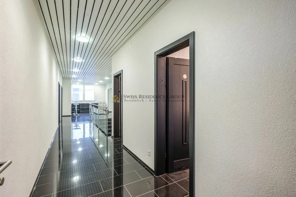 Espace de bureau et de formation représentatif directement à la gare de Würenlos