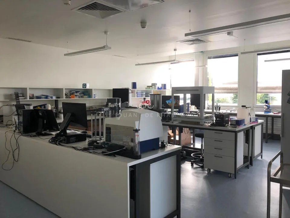 Plan-les-Ouates | Biologische Laboratorien und Büros komplett eingerichtet - 526 m²