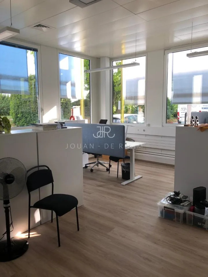 Plan-les-Ouates | Biologische Laboratorien und Büros komplett eingerichtet - 526 m²