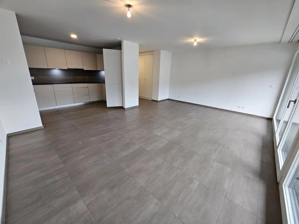 Bel appartement contemporain de 3.5 pièces avec balcon