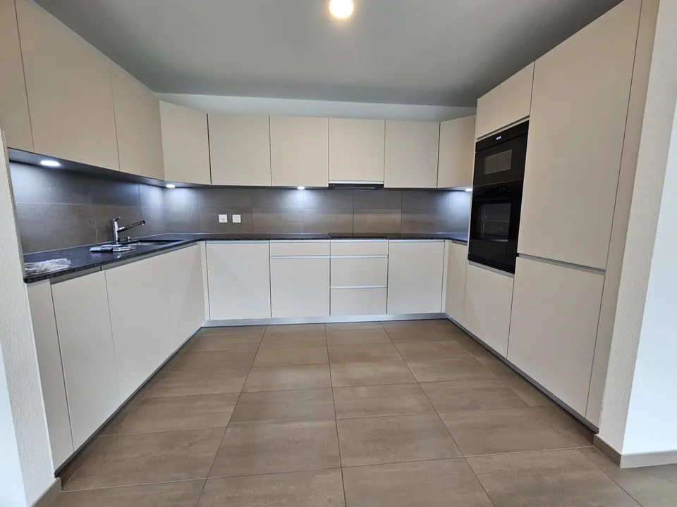 Bel appartement contemporain de 3.5 pièces avec balcon