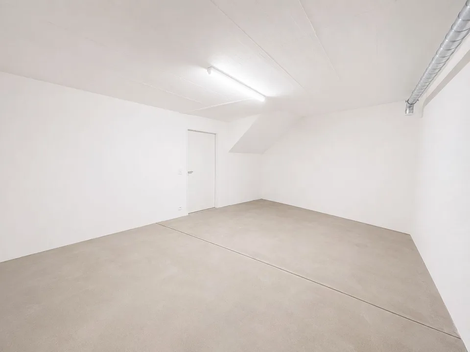 Spazio di stoccaggio come rivista con bagno in una posizione centrale a Stetten in affitto!
