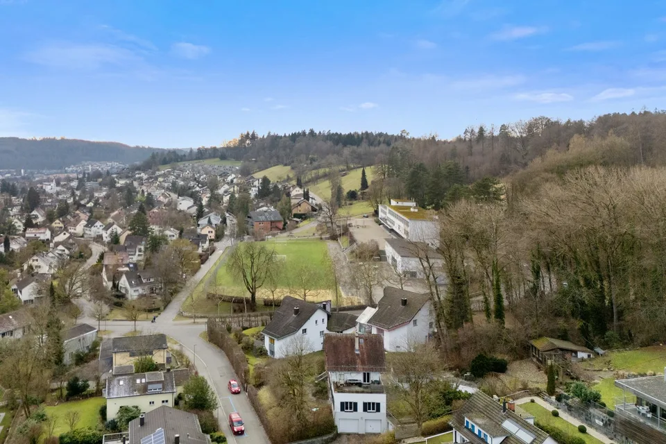 Grosszügiges Einfamilienhaus mit Garten, Galerie und Wellnessbereich
