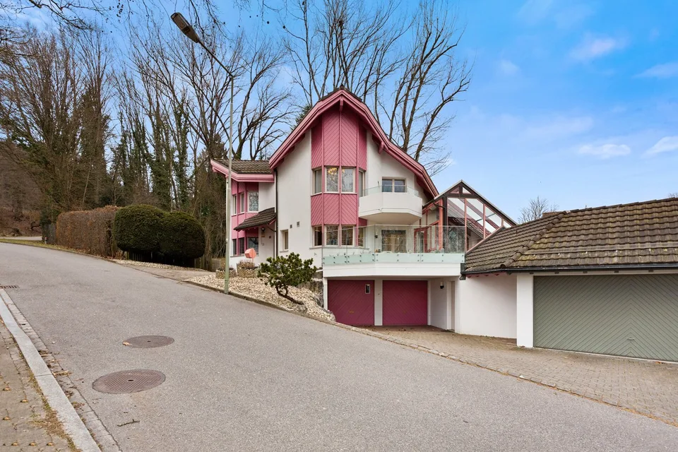 Grosszügiges Einfamilienhaus mit Garten, Galerie und Wellnessbereich