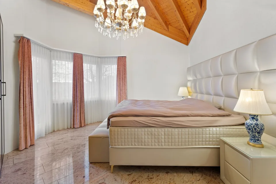 Ampia casa unifamiliare con giardino, galleria e area benessere – foto 8 di 13