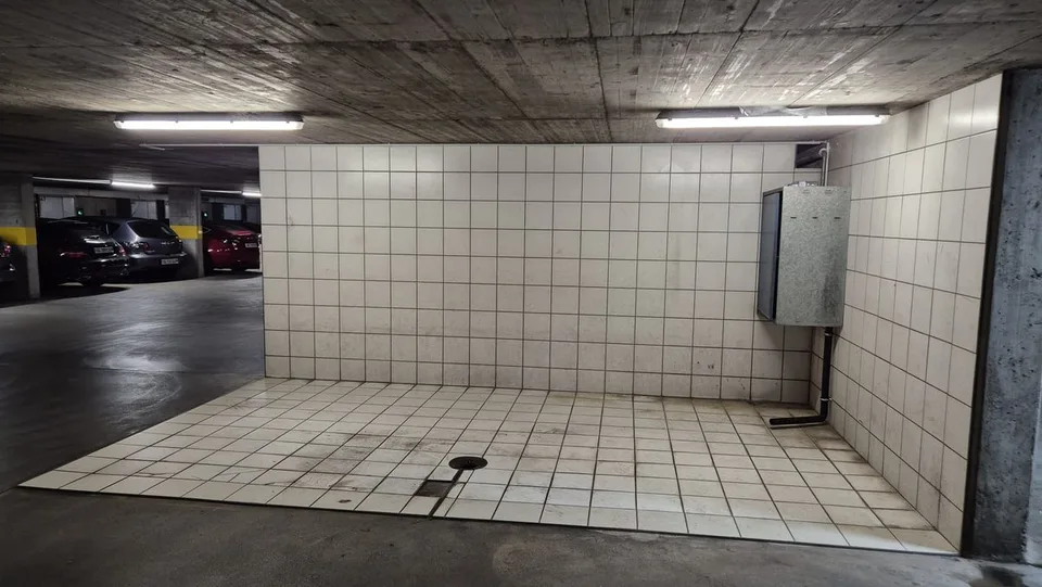 Place de parking près de la gare de Baden à louer