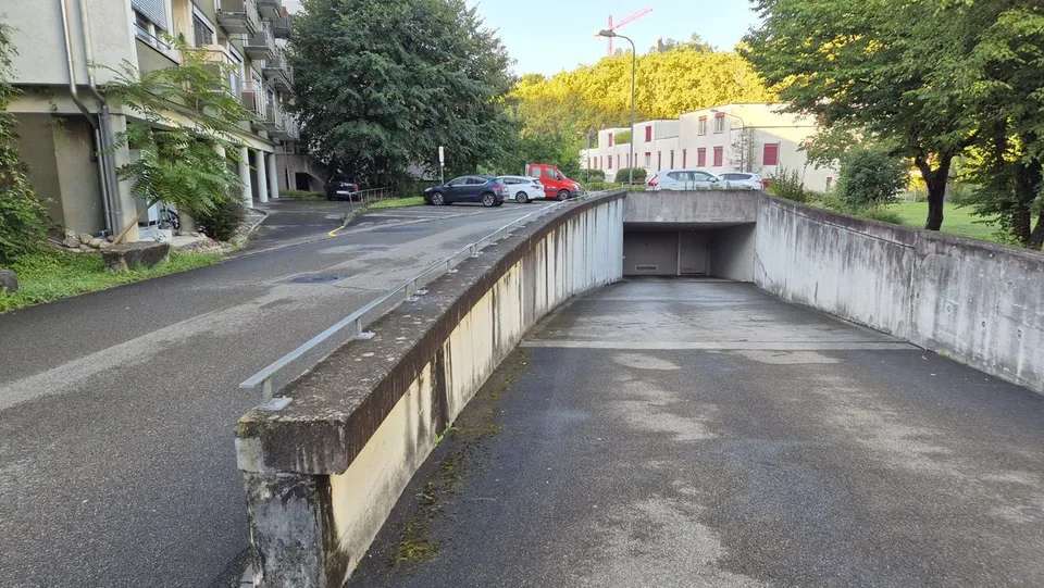 Einstellplatz Nähe Bahnhof Baden zum Vermieten