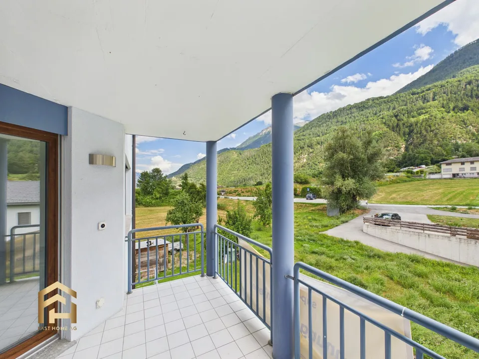 Helle 4.5 ZWG mit grossem Balkon, Bergblick und Garten