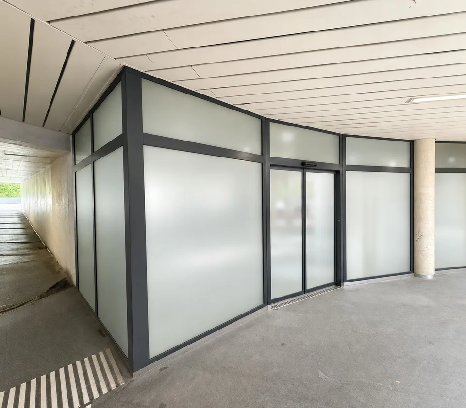 Moderne Ladenfläche beim Bahnhof Dübendorf zu vermieten!