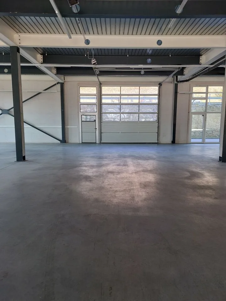 Laboratorio/Magazzino 500m2 a Puidoux - Vicino all'Autostrada