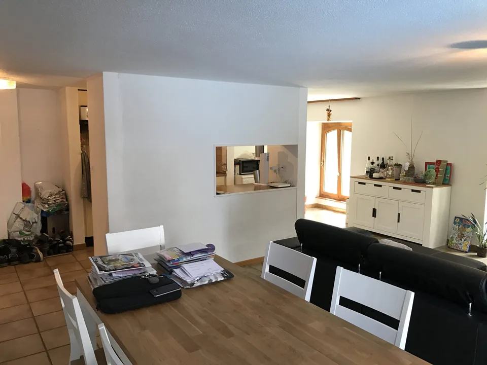 Appartement de 4.5 pièces au 1er étage à Berlincourt à louer