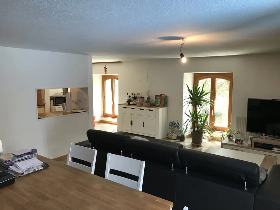 Appartement de 4.5 pièces au 1er étage à Berlincourt à louer