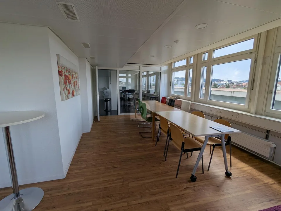 FLEXIBEL MIT EMPFANG, TERRASSE UND WARENLIFT