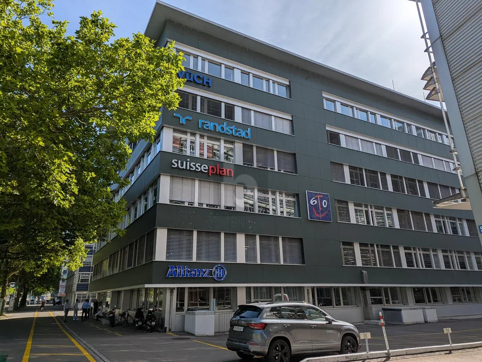 FLEXIBEL MIT EMPFANG, TERRASSE UND WARENLIFT